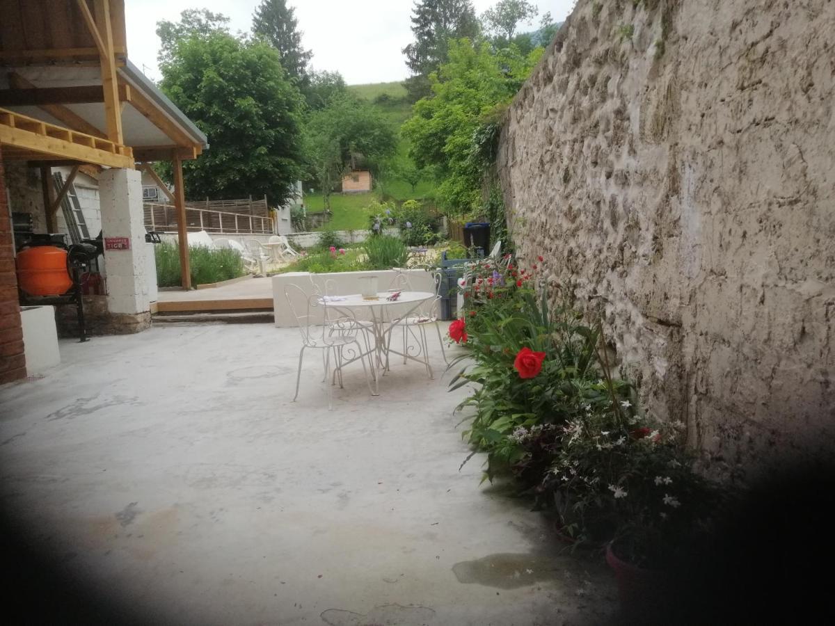 Bryan Appartamento Saint-Jean-en-Royans Esterno foto